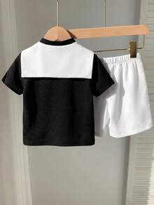 SHEIN Set de 3 piezas para niños pequeños: Camiseta polo de manga corta con cuello rojo, estilo minimalista y versátil; Chal a rayas blancas; Pantalones cortos blancos con cinturón. Adecuado para interior, exterior, diario, deportes, fiesta, sesión de fotos, vacaciones, boda en primavera/verano - Negro - Ver 2