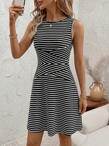 SHEIN Clasi 夏季優雅女款條紋紋理布料圓領無袖收腰A字短洋裝 - 黑與白 - 查看 3