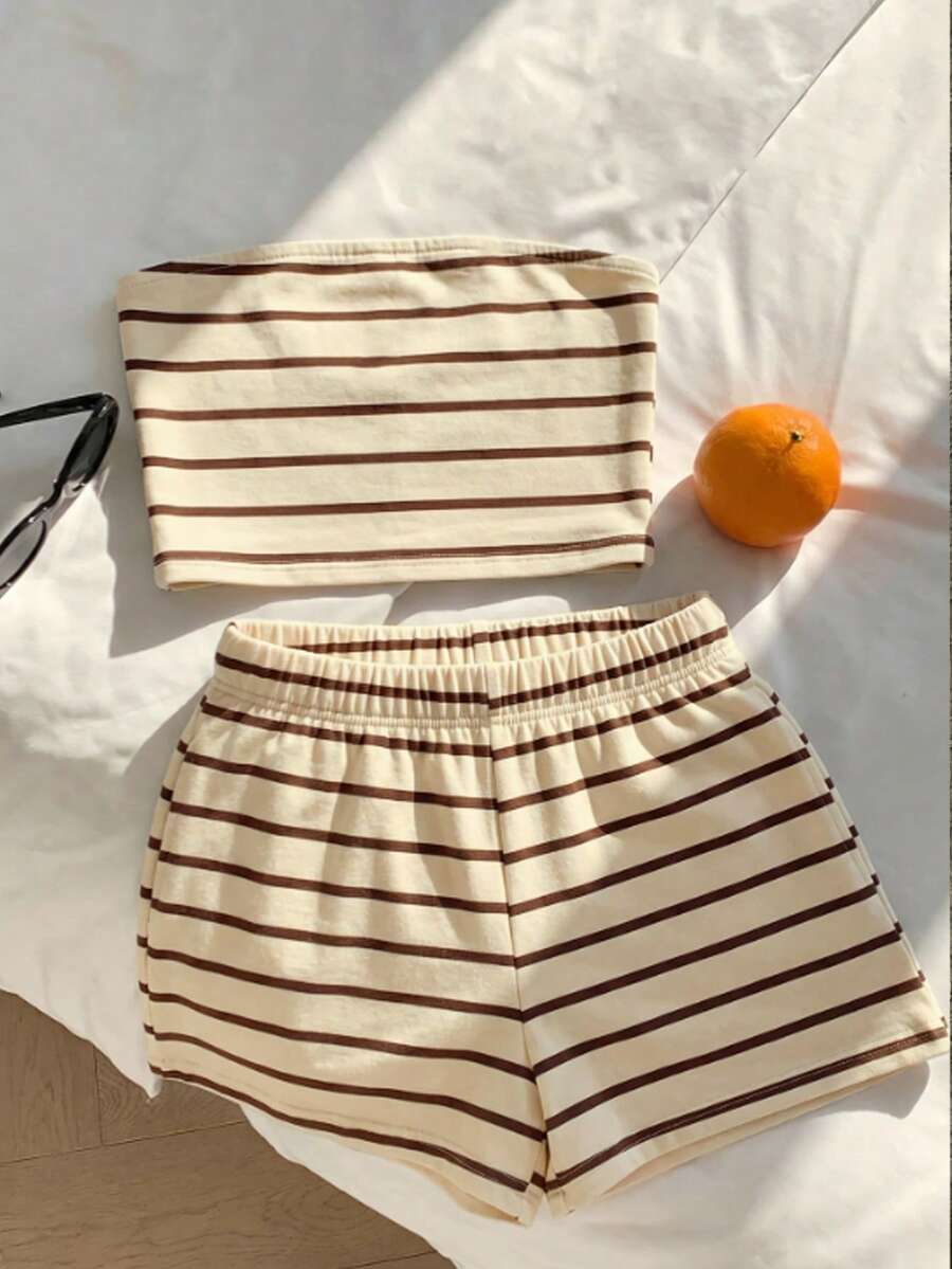 SHEIN EZwear Trang phục thể thao tối giản thường ngày, phù hợp cho các buổi tụ họp, tiệc tùng, sân bay, màu be nâu sọc kiểu sinh viên, trang phục lễ hội âm nhạc, trang phục mùa hè cho nữ, áo ống và quần short (bộ 2 mảnh) - Nhiều màu - Xem 1