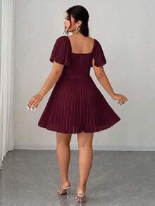 Elenzga Vestido Elegante e Delicado de Gola Quadrada Amarelo com Babados nas Mangas para Mulheres Plus Size, Primavera/Verão. Saia Curta Plissada na Cintura, Fluida e Ajustada. Adequado para Piquenique na Primavera, Passeio com Amigos, Atmosfera do Dia dos Namorados, Fotografia de Viagem, Moda Minimalista Plus Size - Vinho - Visão 2