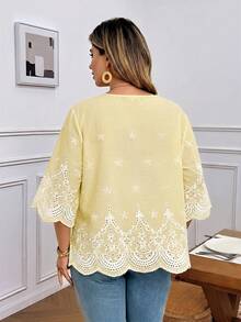 SHEIN LUNE Plus Size Women Contrast Lace Hollow Out Embroidery Short Sleeve Blouse - Light Yellow - View 2