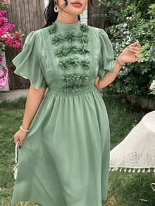 Modelyn Vestido maxi elegante y romántico con decoración floral, mangas con volantes de gasa verde para mujeres de talla grande - Verde - Ver 3