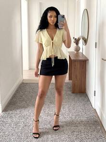 Eryvara Blusa de manga corta para mujer, de moda y cómoda para ir al trabajo en primavera/verano, con cierre de lazo y ribete de volantes - Amarillo - Ver 4