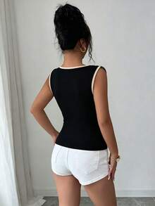 Lyxana 新款女士撞色圆领荷叶边腰身优雅小众设计奢华通勤百搭年轻女士衬衫 - 黑色 - 查看 2