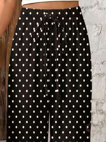 SHEIN Frenchy Pantalones casuales de cintura alta con estampado de lunares y lazo frontal, con cintura elástica para mujer - Blanco y Negro - Ver 5