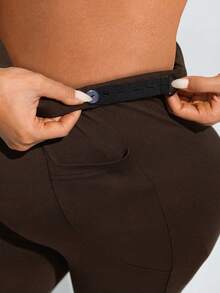 SHEIN Pantalones acampanados casuales y versátiles de unicolor con cintura ajustable para uso diario durante el embarazo - Café integral - Ver 8