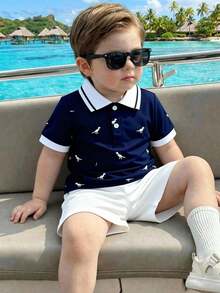 SHEIN 幼儿男童夏季休闲两件套：包含 1 件可爱的恐龙印花翻领 Polo 衫和 1 条白色弹力腰短裤，时尚舒适，适合 6 个月至 3 岁的男童，非常适合日常穿着、户外活动、海滩度假、旅行和返校！ - 彩色 - 查看 1