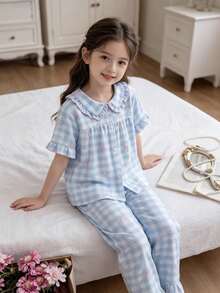 Bộ đồ ngủ 2 mảnh phong cách ngọt ngào dành cho bé gái tuổi teen: Áo cardigan tay ngắn in họa tiết kẻ caro và nơ, kèm quần ống rộng viền bèo nhún. - Nhiều màu - Xem 5