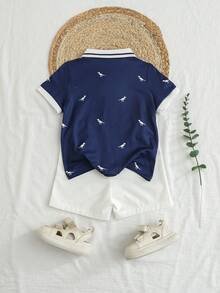 SHEIN 幼儿男童夏季休闲两件套：包含 1 件可爱的恐龙印花翻领 Polo 衫和 1 条白色弹力腰短裤，时尚舒适，适合 6 个月至 3 岁的男童，非常适合日常穿着、户外活动、海滩度假、旅行和返校！ - 彩色 - 查看 2