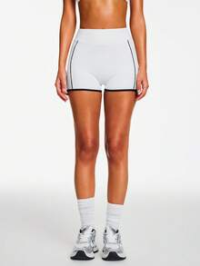 Hanevo Women's Summer Contrast Trim Elastic Waist Sports Shorts - Multicolor - View 1