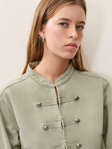 Nöista Light Olive Green Military-Style Short Jacket Is Cropped And Fitted, Featuring A Horizontal Silver Metal Button Closure. - Green - View 6