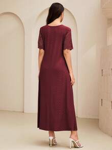SHEIN Lacomfia 女士V领撞色蕾丝纹理针织中长连衣裙 - 酒紅色 - 查看 2