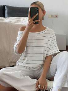 DAZY 女士条纹不对称肩部宽松休闲街头风T恤 - 黑與白 - 查看 5