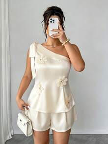 SHEIN Clasi 大码纹理面料不对称肩部系带胸前折纸花卉装饰吊带背心和七分短裤两件套，优雅百搭，适合外出、约会、派对、下午茶、通勤等场合。 - 杏色 - 查看 6