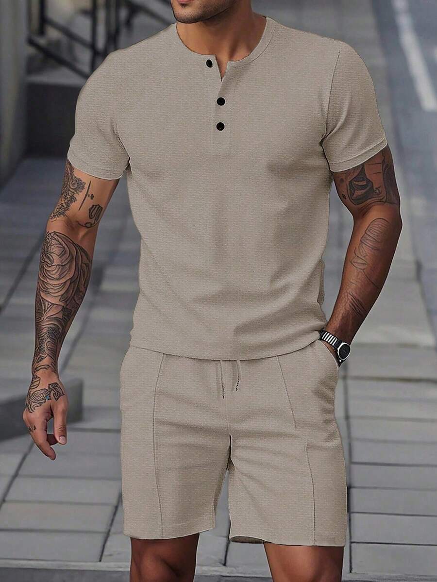 Manfinity Homme 男士休閒純色短袖T恤與短褲套裝，夏季，度假 - 摩卡棕 - 查看 1