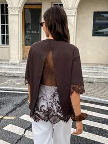 Serisse Áo thun nữ phối ren, hở lưng, xẻ tà, xuyên thấu, phong cách thời trang đường phố sành điệu. - màu nâu - Xem 5