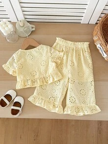 SHEIN LMoss Kids 女婴夏季可爱刺绣上衣和荷叶边裤套装 - 芥末黃 - 查看 2