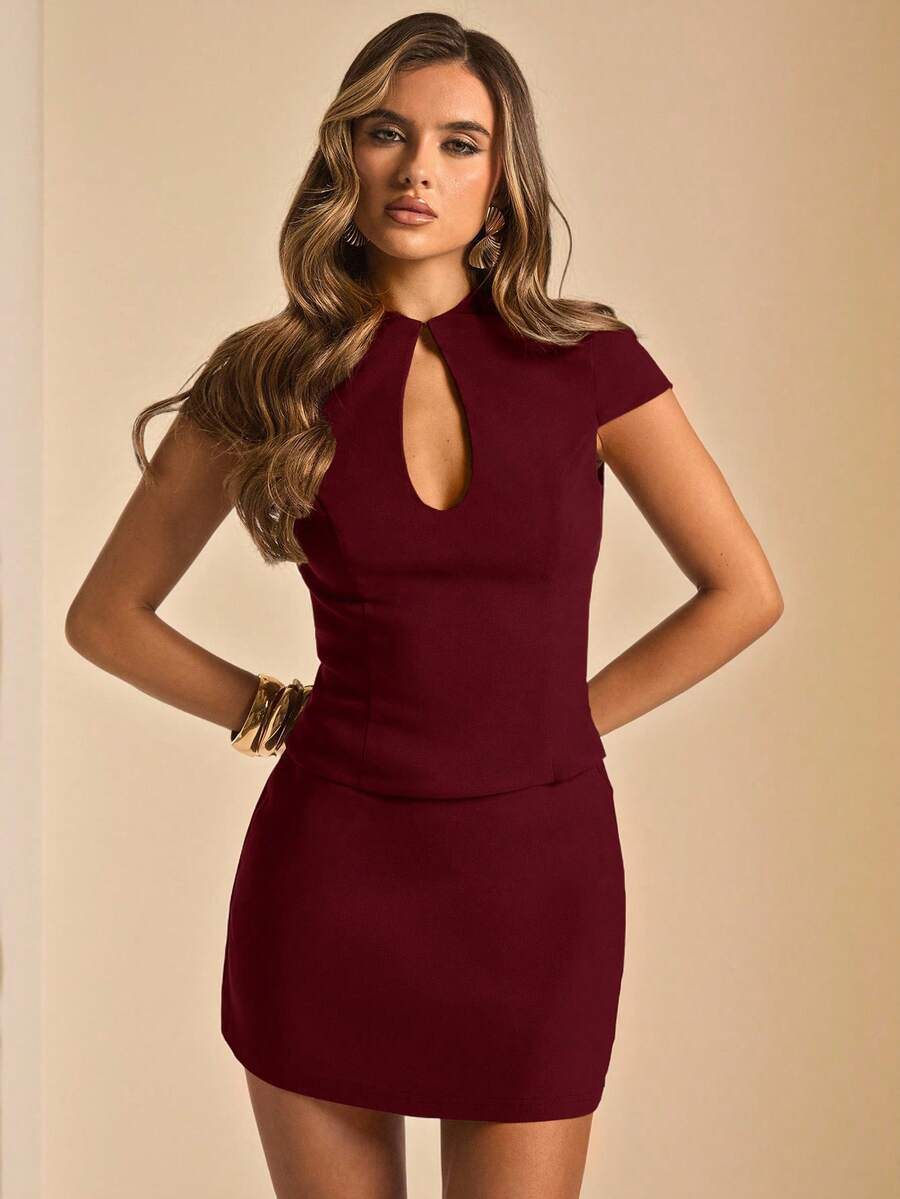 SHEIN BAE ملابس علوية قصيرة الأكمام ذات تصميم قطرة الماء وتنورة مجموعة قطعتين، طقم أنيق بني بسيط للارتداء اليومي - عنابي اللون - مشاهدة 1