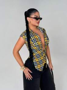 SHEIN x Luisa Sonza SHEIN SXY Áo sơ mi nữ dáng ôm, cài cúc đơn, họa tiết kẻ caro, tay ngắn. - Nhiều màu - Xem 7