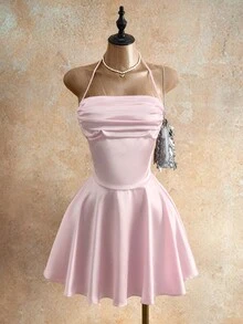 Mistrie Vestido feminino novo, sexy e elegante, com decote halter e costas nuas em tecido brilhante. Saia evasê em tecido brilhante, com barra ampla. Ideal para encontros casuais, festas, casamentos, formaturas, ensaios fotográficos de formatura e diversas ocasiões formais. Um vestido curto e formal perfeito para qualquer ocasião. - Rosa - Ver 6