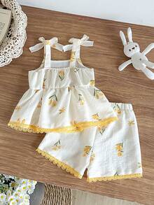 SHEIN Playful Pals 2件套女婴幼儿/新生儿0-3岁休闲日常可爱度假条纹蝴蝶结装饰吊带背心+短裤套装，春夏款 - 白色 - 查看 2