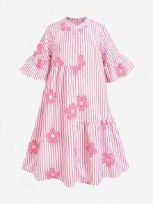 SHEIN 这款少女俏皮学院风条纹衬衫裙，经典的黑白条纹搭配3D闪光印花，精致吸睛。翻领设计搭配单排扣，兼具衬衫的挺括和连衣裙的柔美优雅；荷叶边袖口和下摆增添活力，宽松版型舒适贴合各种身材，适合上学日和周末外出穿着。 - 粉色 - 查看 3