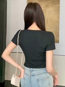 Livesso 春夏黑色情人節婚禮宴會修身優雅通勤辣妹底層短版短袖女款T恤短上衣 - 黑色 - 查看 4