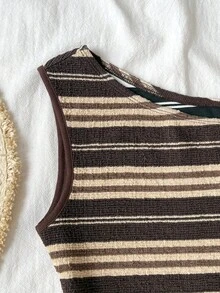SHEIN Bộ đồ 2 mảnh cho bé gái tuổi teen: áo thun và quần short lệch vai, chất liệu kẻ sọc, họa tiết bất đối xứng, kiểu dáng thường ngày. - Cà phê nâu - Xem 3