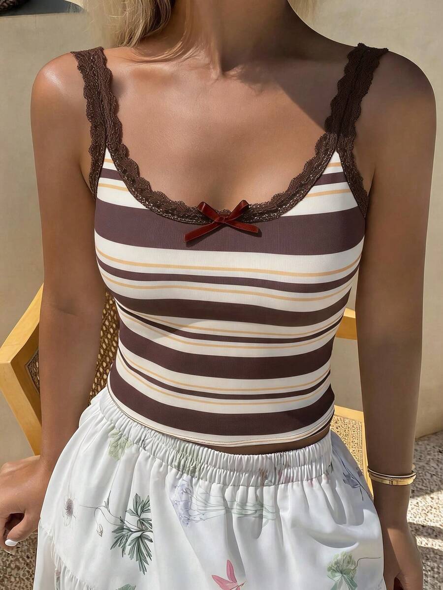 Livesso 女款夏季精緻蕾絲拼接蝴蝶結裝飾修身細肩帶背心,極簡性感休閒風 - 咖啡棕 - 查看 1