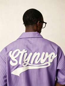 STYNVO 男士休闲条纹字母刺绣宽松前开襟短袖衬衫，夏季款 - 淡紫色 - 查看 5