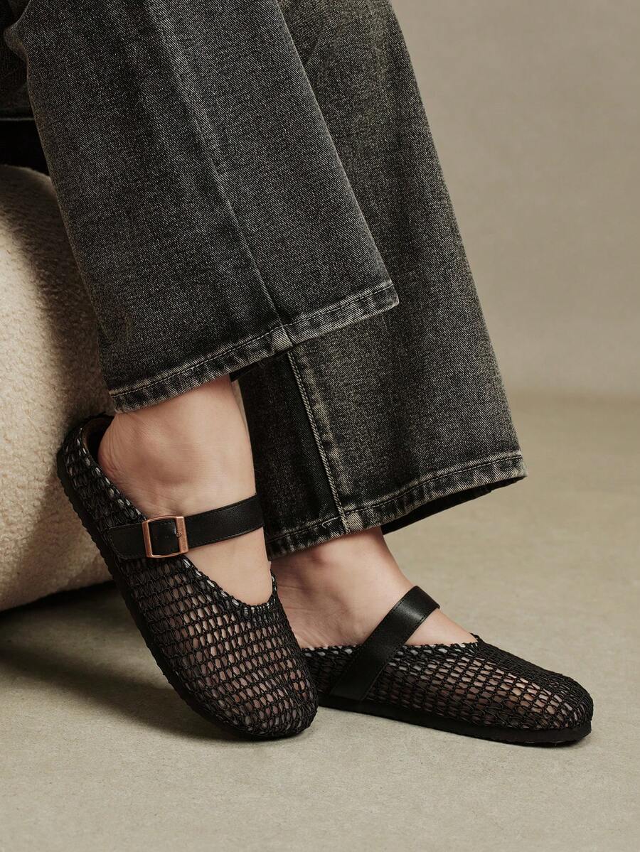 Solecia Sandalias de mujer de estilo temperamento, de suela plana, ligeras y transpirables, con diseño de hebilla única, de punta cerrada, de estilo trenzado en plata, versátiles para el verano y la playa - Negro - Ver 1