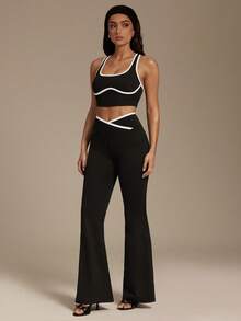Silquee Bộ đồ thể thao nữ gồm áo tank top lửng lưng chéo và quần ống loe. - màu đen - Xem 5