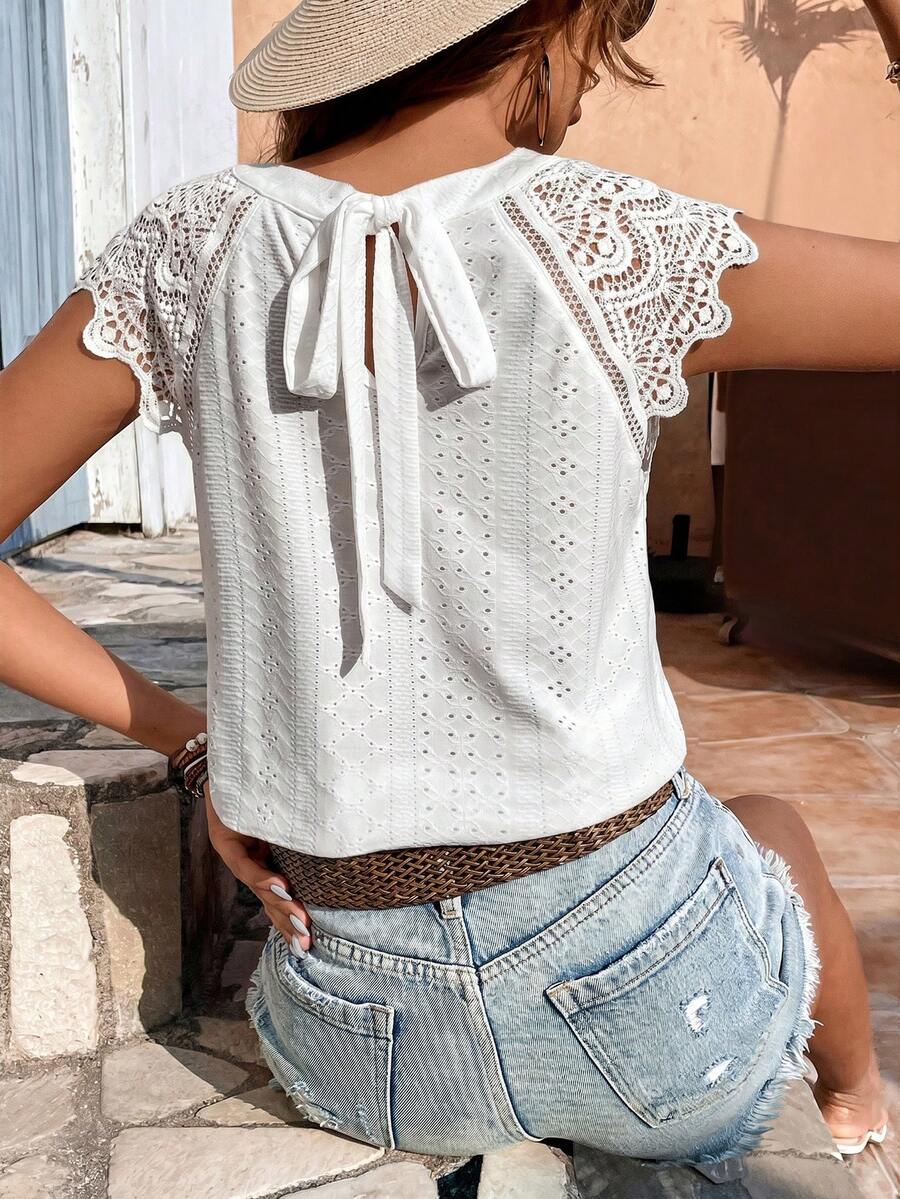 SHEIN Frenchy 撞色蕾丝系带露背粒面布料衬衫 - 白色 - 查看 1
