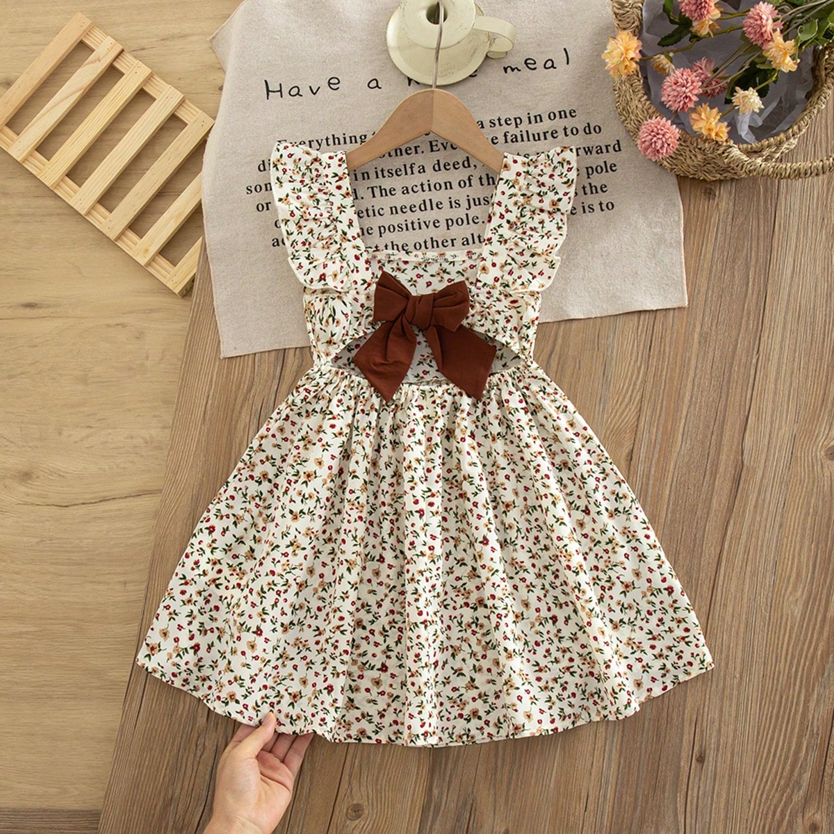 Pieza Vestido casual y lindo con estampado de flores para niñas jóvenes, estilo diario de otoño con decoración de moño marrón, vestido sin manga