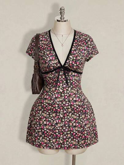 SHEIN ICON Đầm dáng chữ A size lớn phong cách retro Y2K cổ chữ V sâu, họa tiết hoa nhí, tay ngắn, thắt eo, phù hợp đi học lại, mặc thường ngày, đi du lịch, mùa hè