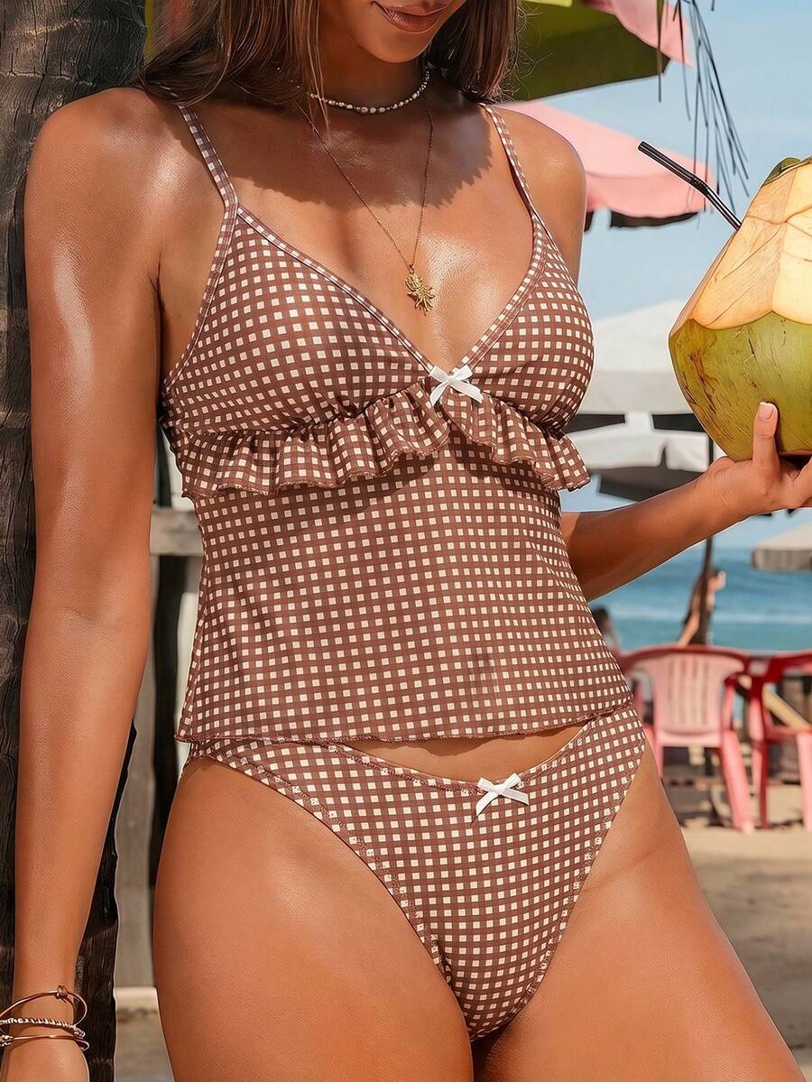 Swim Mod Set de 2 piezas de bikini con parte superior de tirantes finos con volantes y lazo, y braga con estampado floral aleatorio, talla estándar para mujeres - Café integral - Ver 1