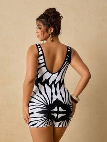Travachic Plus Size Women's Summer Beach Holiday Party Holiday Allover Print Deep V-Neck Backless One-Piece Swimsuit White - Black and White - View 2