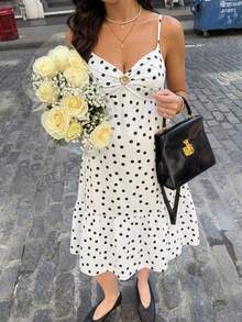 SHEIN Robe cami d'été pour femmes enceintes en vacances à la plage, imprimé pois, buste froncé avec décoration métallique - Noir et Blanc - Voir 3