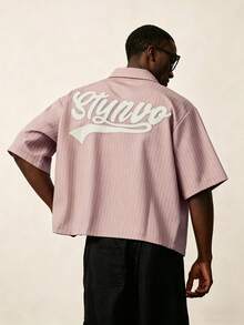 STYNVO Camisa de estilo casual y urbano americano para hombre, con bordado de letras y estampado de rayas, de corte holgado, para uso diario y verano - Rosa - Ver 4