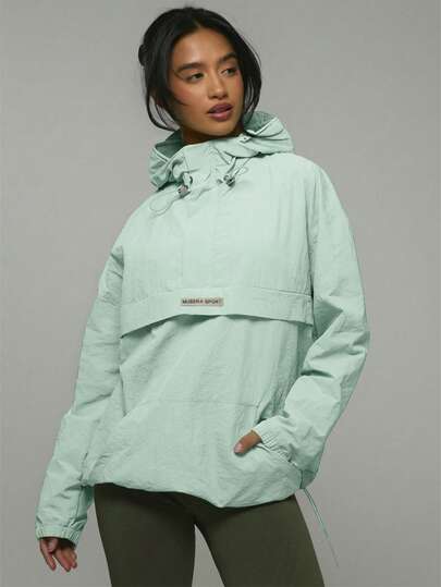 Musera Sport 尼龙半拉链口袋细节Logo连帽外套，春夏皆宜，可作雨衣、徒步、运动、休闲、假日、节日、街头服饰、冬季、返校季、健身、休闲、日常、冬季、圣诞节穿着。