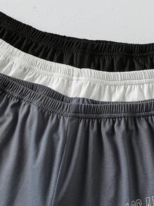 这款六件套青少年男童时尚字母印花家居服套装，包含圆领短袖上衣和配套短裤，颜色有黑色、白色和石板蓝三种。轻盈的针织面料柔软舒适，非常适合夏夜和居家休闲穿着，版型合身，适合青少年及年龄稍大的男孩。 - 彩色 - 查看 5