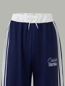 Conjunto de 2 piezas para adolescentes, nuevo estilo de verano americano retro, con top de manga asimétrica con hombros descubiertos con estampados de número 98, estrella y insignia, combinado con pantalones anchos de cintura con cordón en bloques de color, con un estilo deportivo americano casual, silueta holgada y favorecedora, adecuado para salidas diarias, moda callejera, reuniones con amigos, uso en el campus, deportes y ocio - azul real - Ver 7