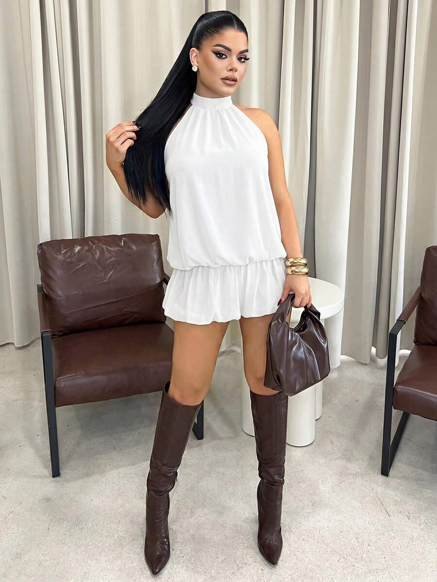 Dayanna Comas Vestido mini sexy de unicolor con espalda descubierta, cuello halter y bajo con volantes, elegante blanco para fiesta de verano - Blanco - Ver 1
