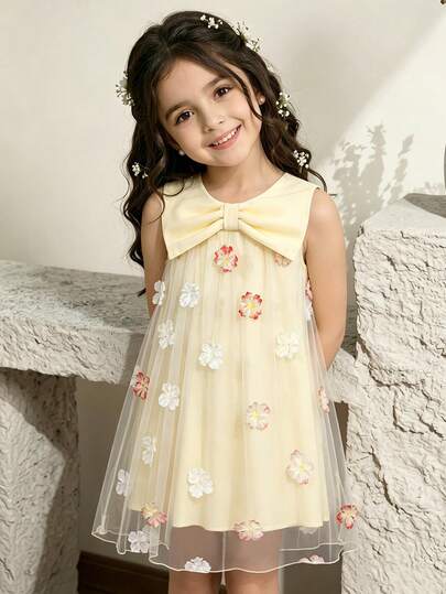 SHEIN Đầm chiffon không tay thanh lịch và thời trang dành cho bé gái, với họa tiết hoa 3D nhiều màu sắc và nơ lớn trang trí, nhẹ nhàng và thoải mái, thích hợp cho các buổi lễ hội mùa hè và những chuyến đi chơi thường ngày.