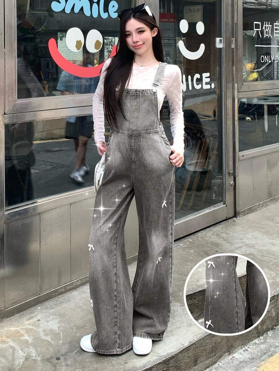 DAZY Quần yếm jeans ống đứng màu xám bạc cổ điển đính đá lấp lánh, nơ 3D, thích hợp cho lễ hội âm nhạc, ngày Valentine, phong cách thường ngày, đường phố, hoạt động ngoài trời dành cho nữ. - Xám - Xem 1