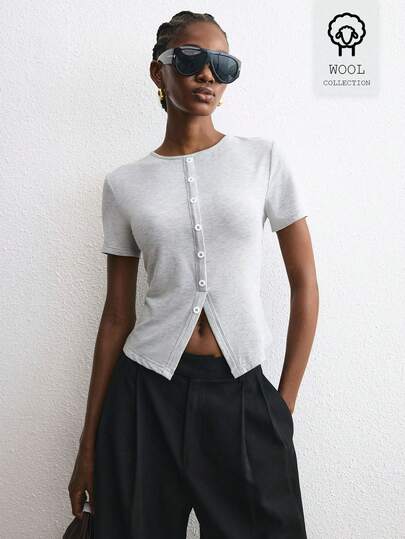 ATUI Studio Blusa de manga corta de verano gris de corte slim con cuello redondo y abotonadura sencilla para mujer