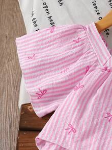 SHEIN Sparklyn Bộ 2 món cho bé gái, gồm áo tay phồng cổ vuông in họa tiết hoa cúc dễ thương và quần ống rộng thanh lịch. - Hồng - Xem 2