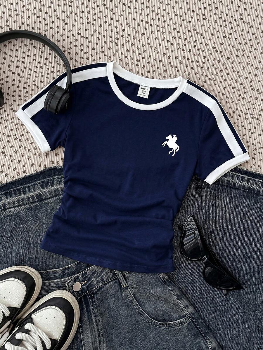 SHEIN Camiseta de punto ajustada y acortada con estampado de caballo encogido, bloque de color colegial retro, para niña preadolescente de moda casual y cómoda - Azul - Ver 1