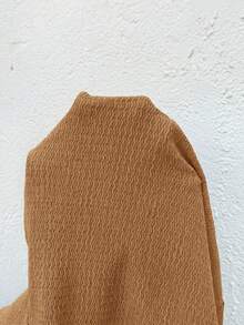 SHEIN 孕妇度假休闲纯色扭结露脐上衣和短裤两件套 - 卡其色 - 查看 7