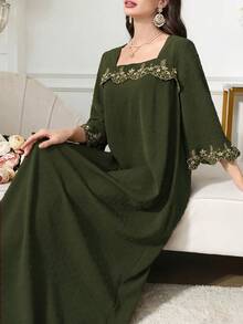 Al Najma 大码女式花卉刺绣方领长袖阿拉伯风格连衣裙 - 軍綠色 - 查看 5